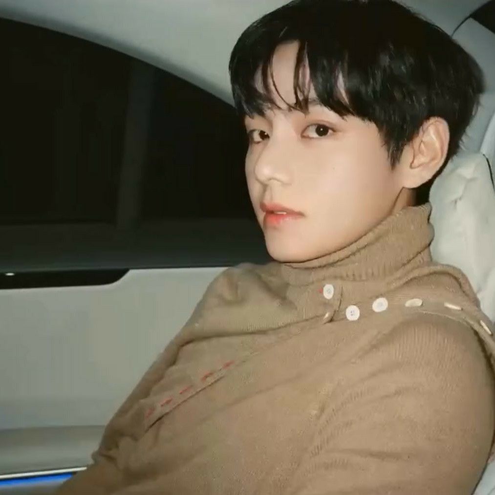 Latest photo of V (BTS)