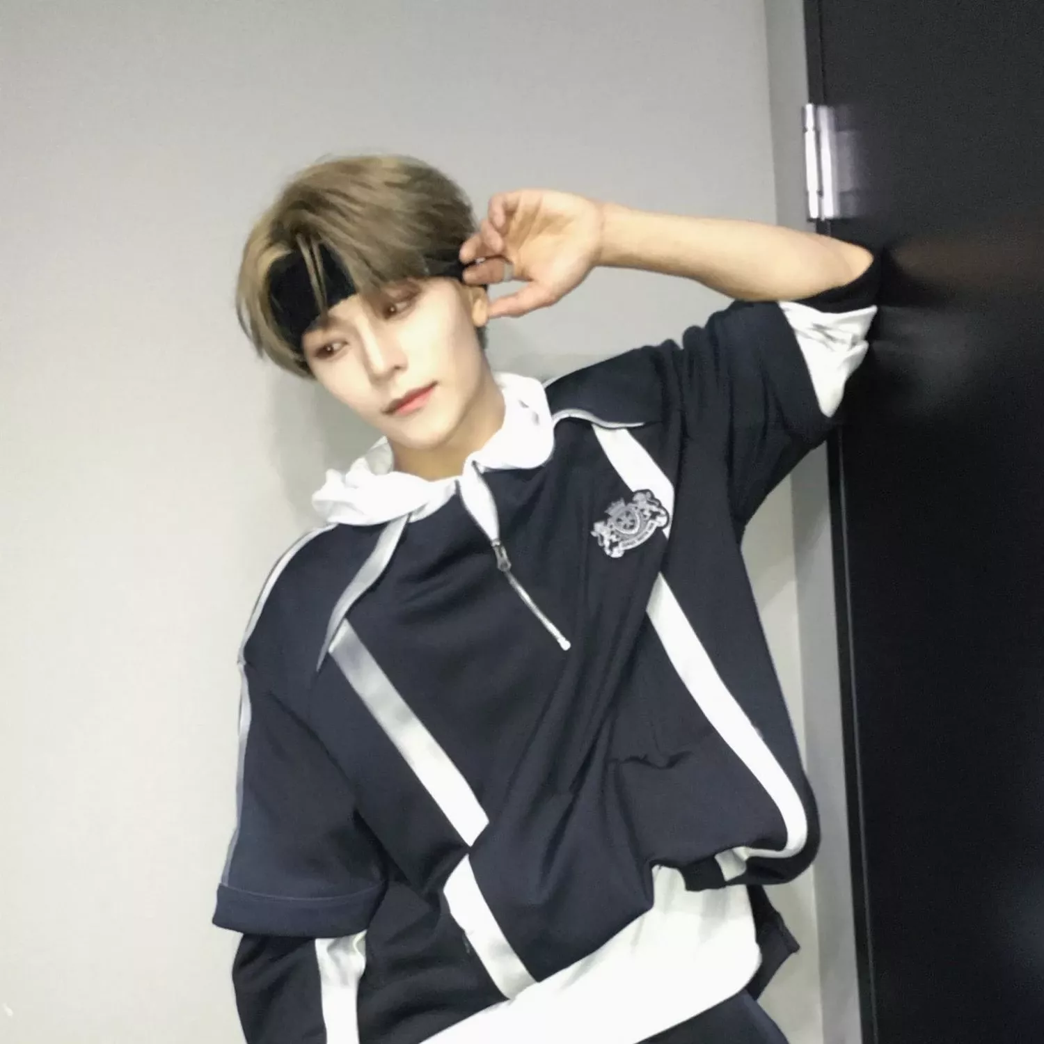 A moment captured by He Xinlong (ALPHA DRIVE ONE)'s fan