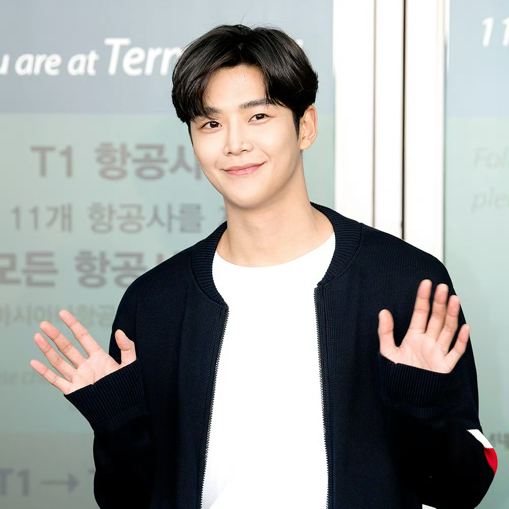 로운의 비하인드 컷