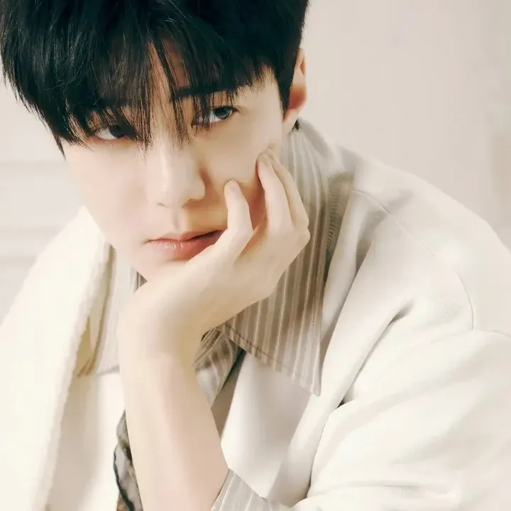 Behind-the-scenes cut of EXO