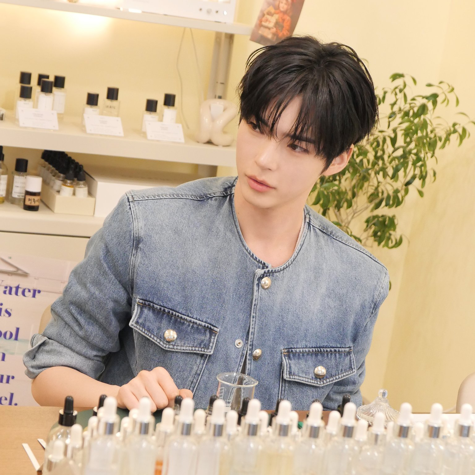 Behind-the-scenes cut of Sung Hanbin (ZEROBASEONE)