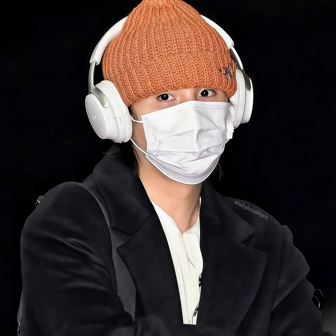 Foto aktivitas terbaru SUGA (BTS)