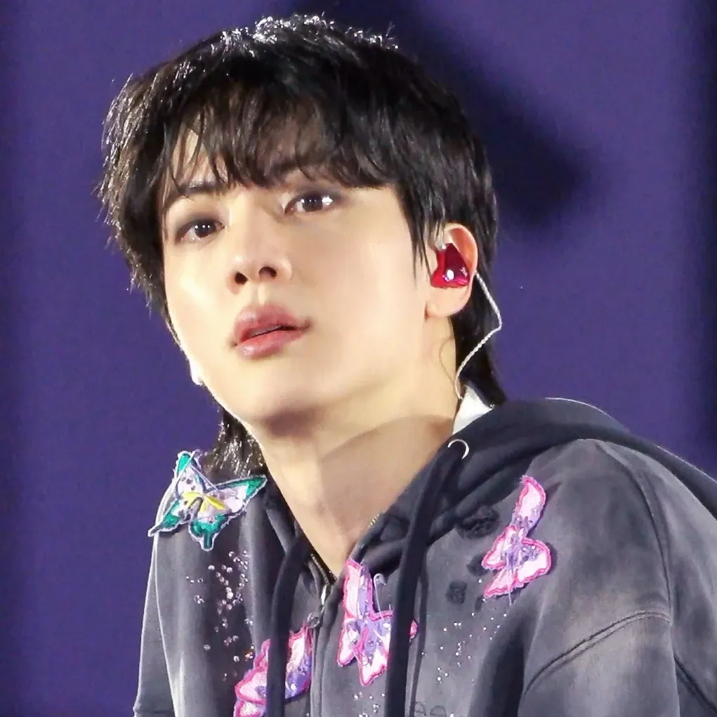 Momen yang diabadikan oleh penggemar Jin (BTS)