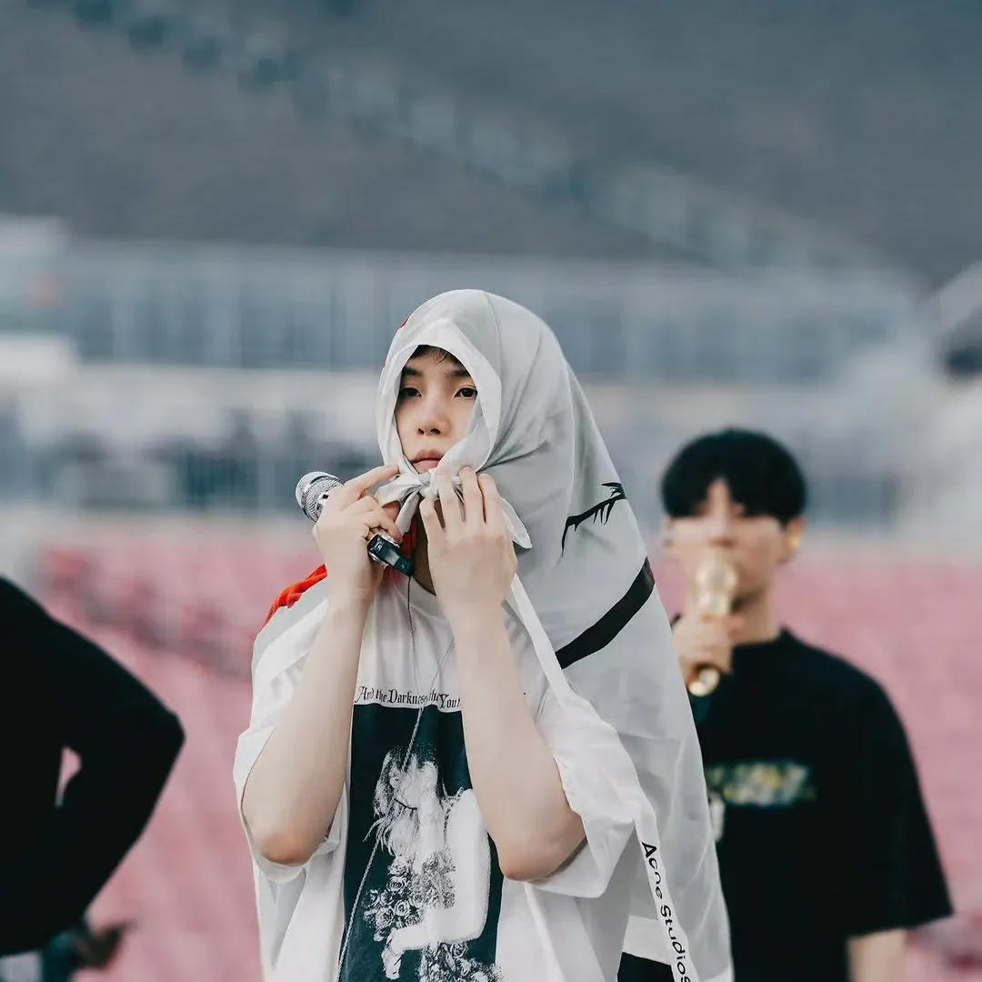 Behind-the-scenes cut of BTS