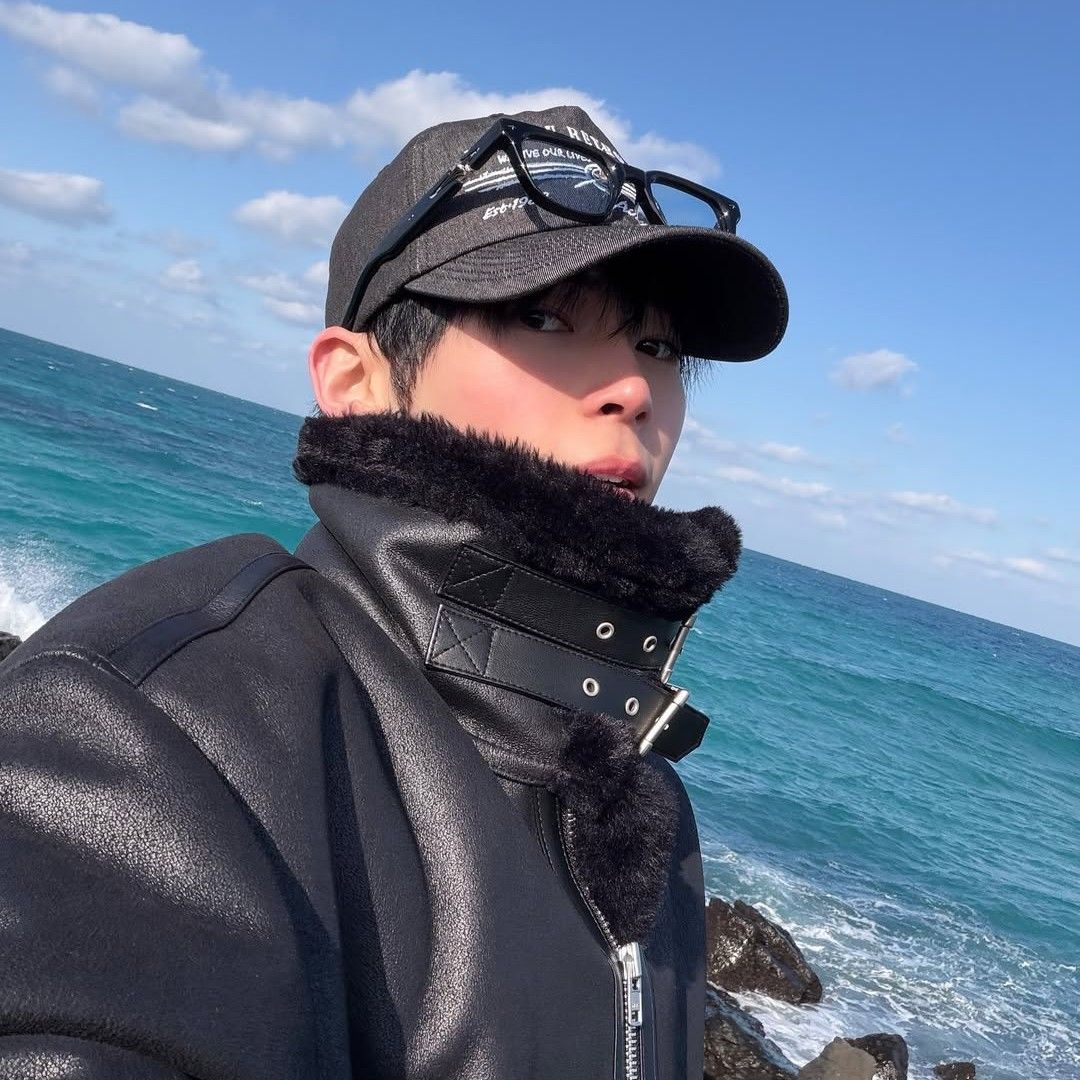 A moment captured by Sung Hanbin (ZEROBASEONE)'s fan