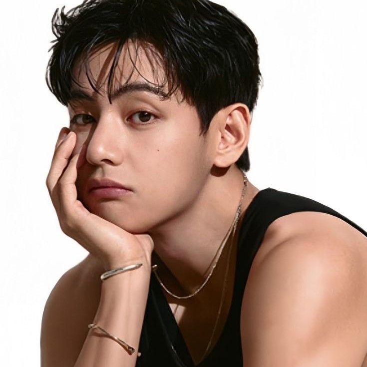 뷔 (방탄소년단) 최근 활동샷