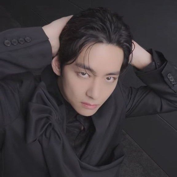 Today’s hot picks from the 뷔 (방탄소년단) community