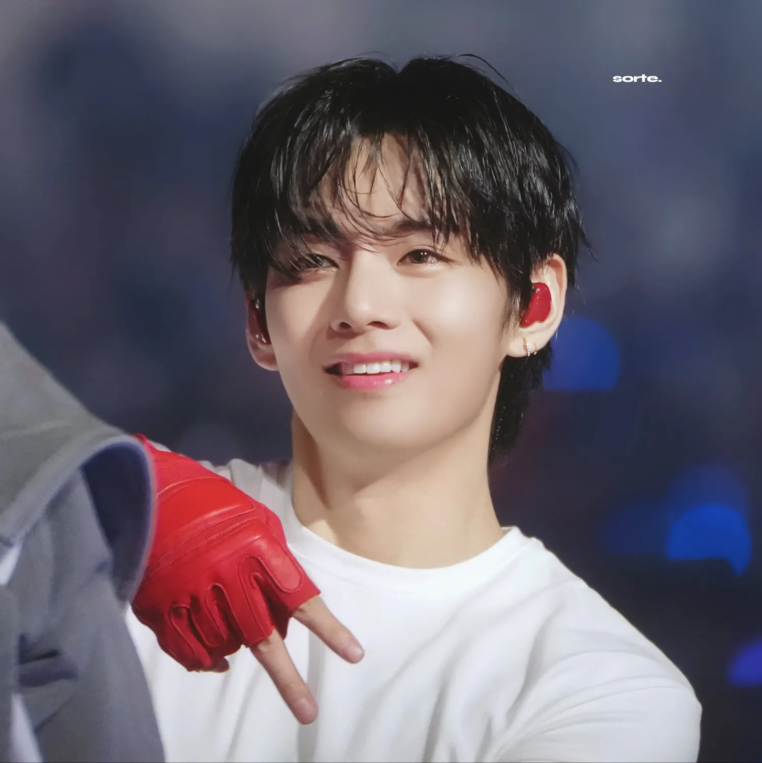 뷔 (방탄소년단)의 최신 사진