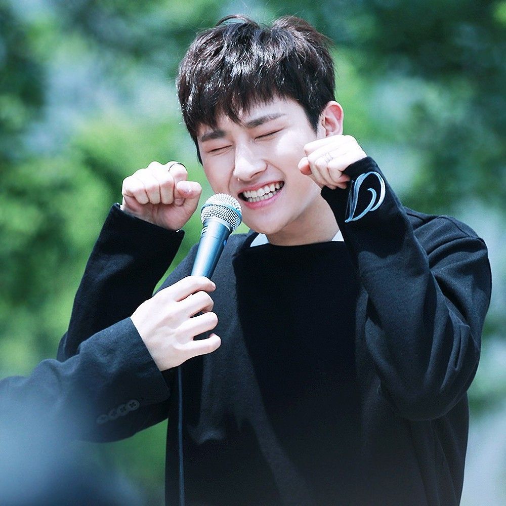 Momen yang diabadikan oleh penggemar MONSTA X