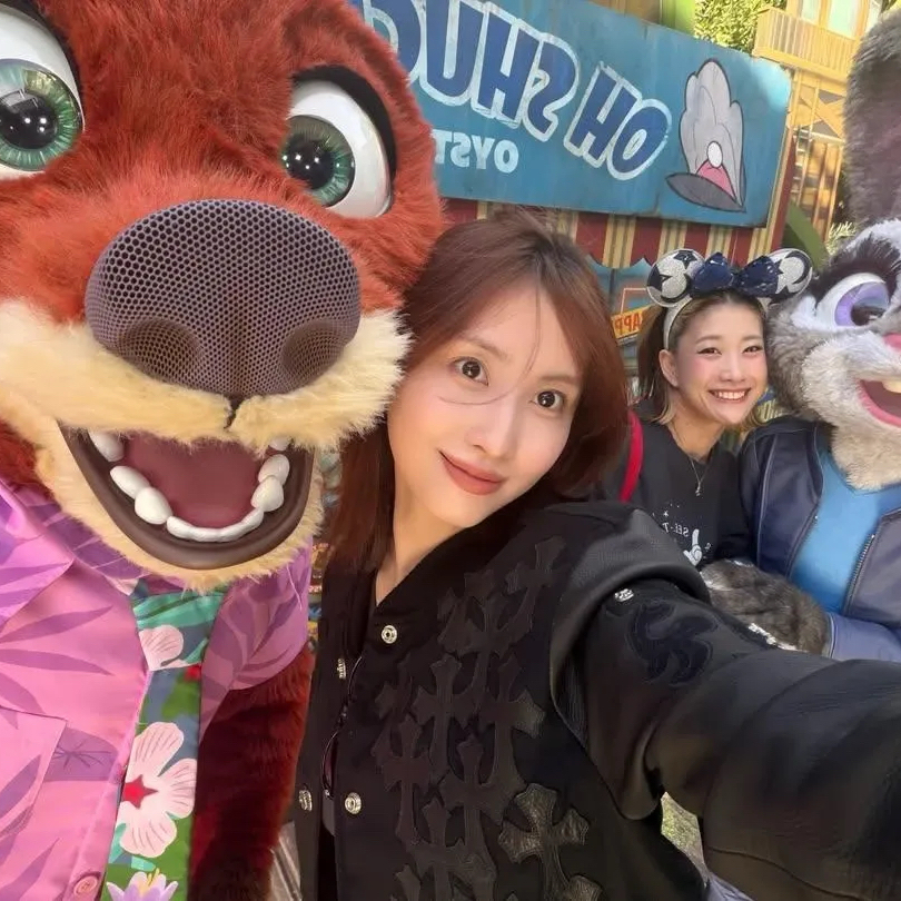 Foto aktivitas terbaru Momo (TWICE)