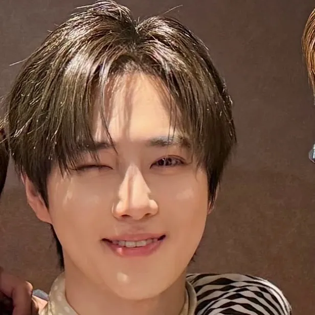 Suho (EXO)的最新照片
