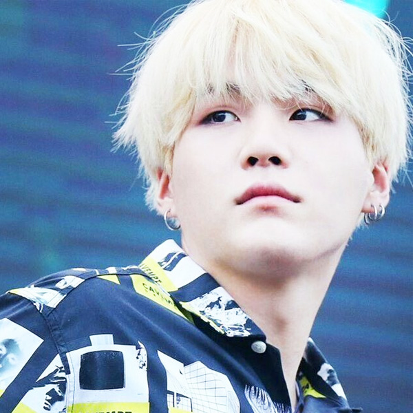 SUGA (防彈少年團)的幕後花絮