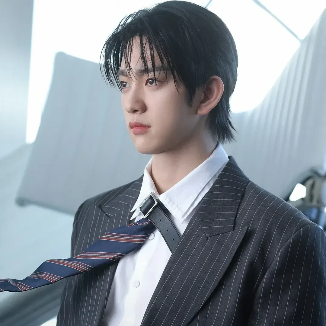 Latest photo of Jinyoung (GOT7)