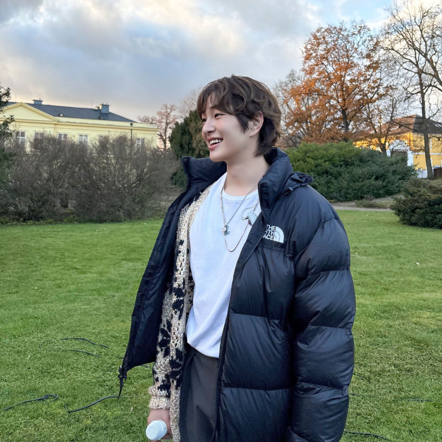 A moment captured by Onew (SHINee)'s fan