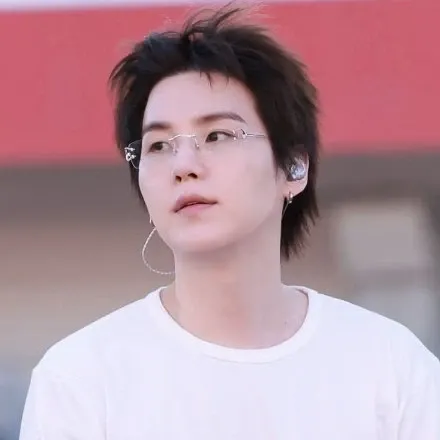 Behind-the-scenes cut of SUGA (BTS)