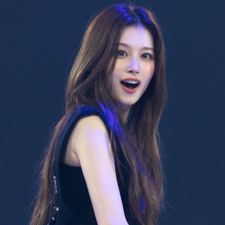 Latest photo of Sana (TWICE)