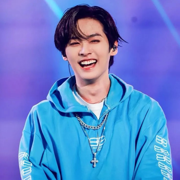 Behind-the-scenes cut of Lee Know (Stray Kids)