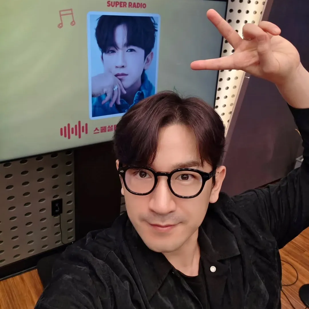 Behind-the-scenes cut of Lee Minwoo (SHINHWA)