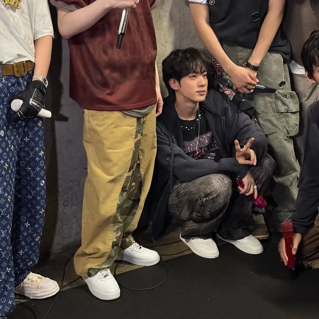 진 (방탄소년단)의 비하인드 컷