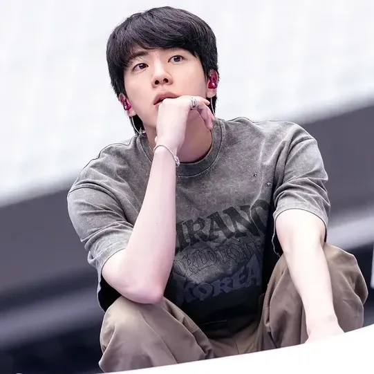 Momen yang diabadikan oleh penggemar Jin (BTS)