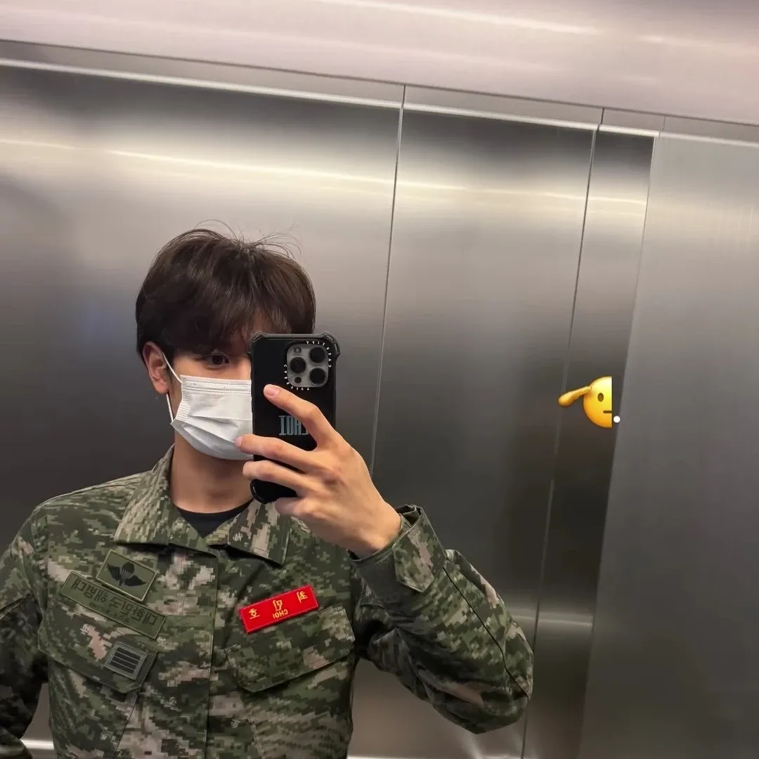 A moment captured by Minho (SHINee)'s fan