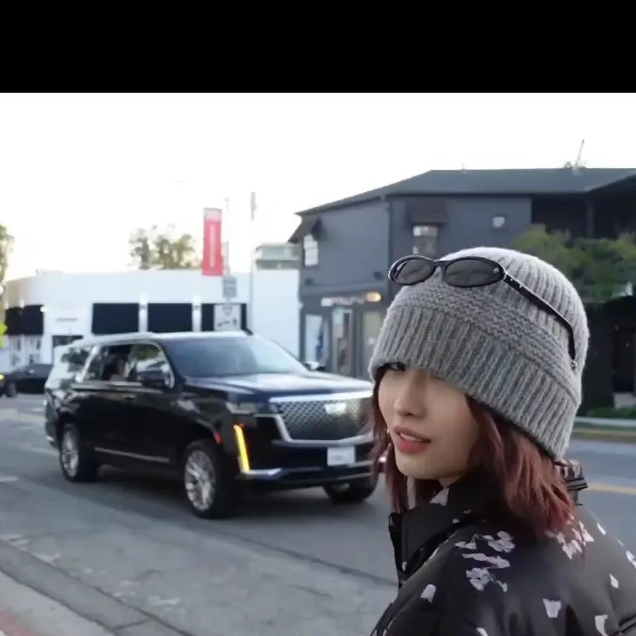 Behind-the-scenes cut of Momo (TWICE)