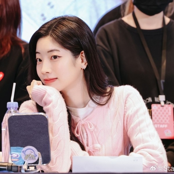 Foto aktivitas terbaru Dahyun (TWICE)