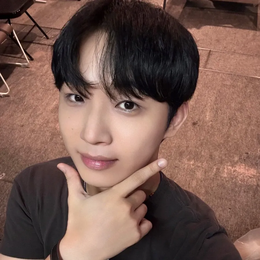 Behind-the-scenes cut of Lim Hyunsik (BTOB)