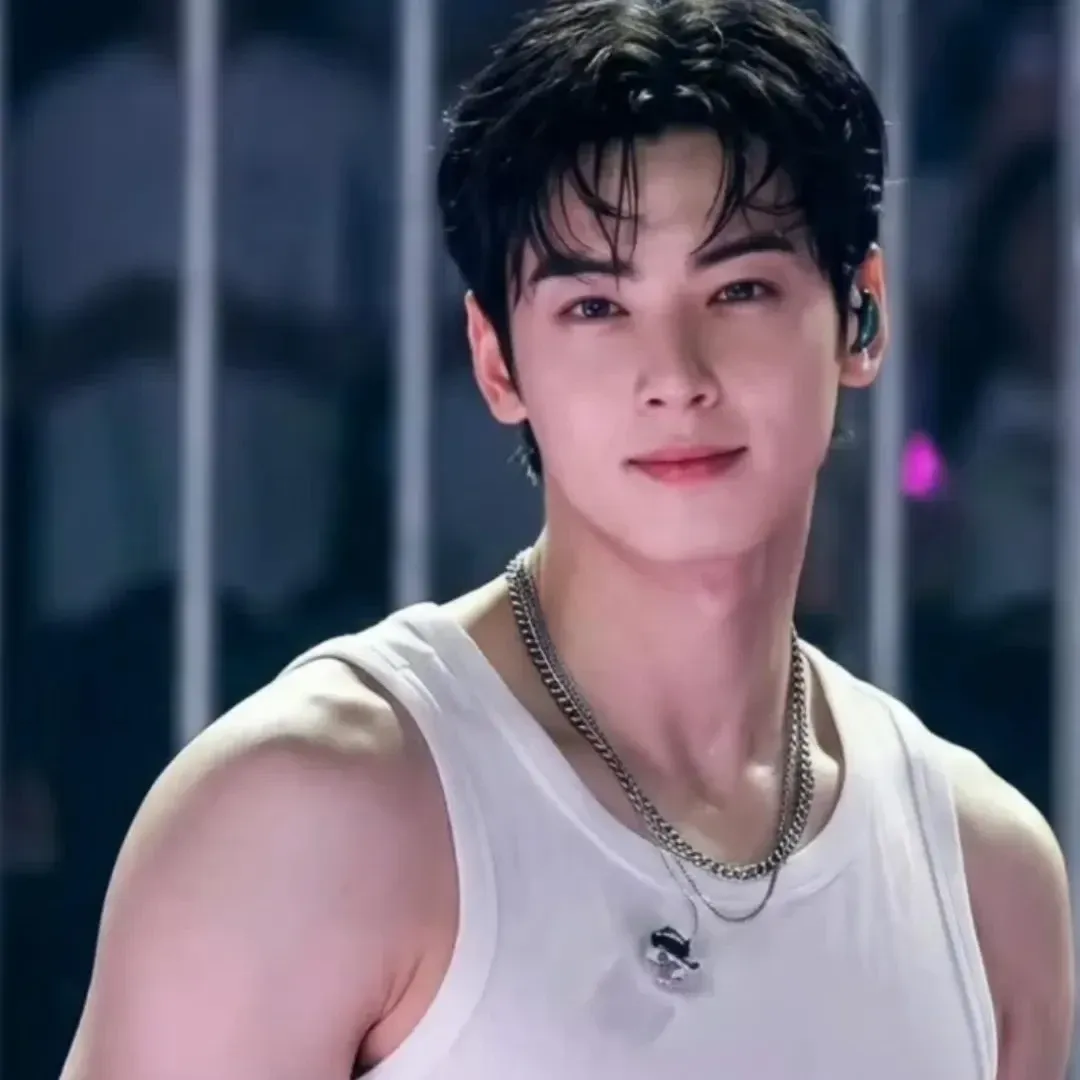 Recent activity shot of Eunwoo (ASTRO)
