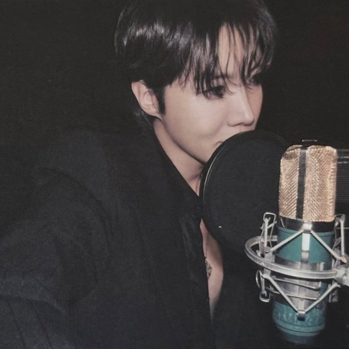 Foto terbaru j-hope (BTS)