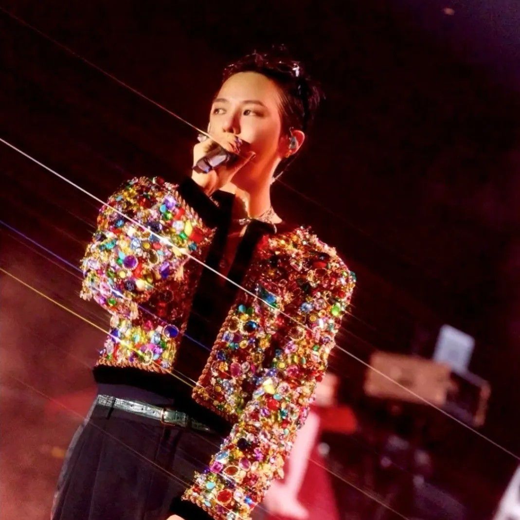 Behind-the-scenes cut of G-DRAGON (BIGBANG)
