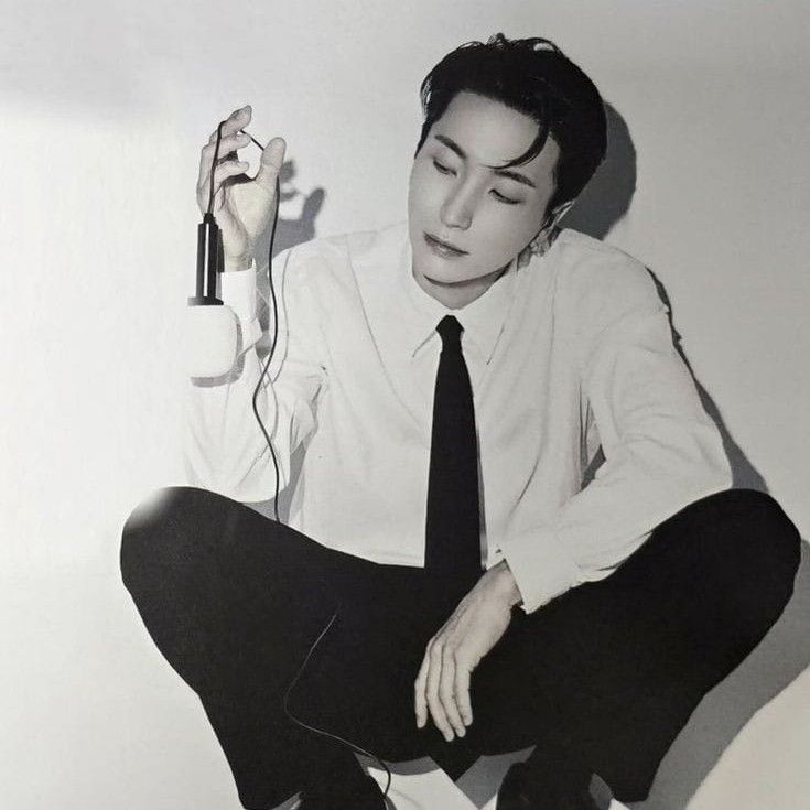 A moment captured by Leeteuk (Super Junior)'s fan