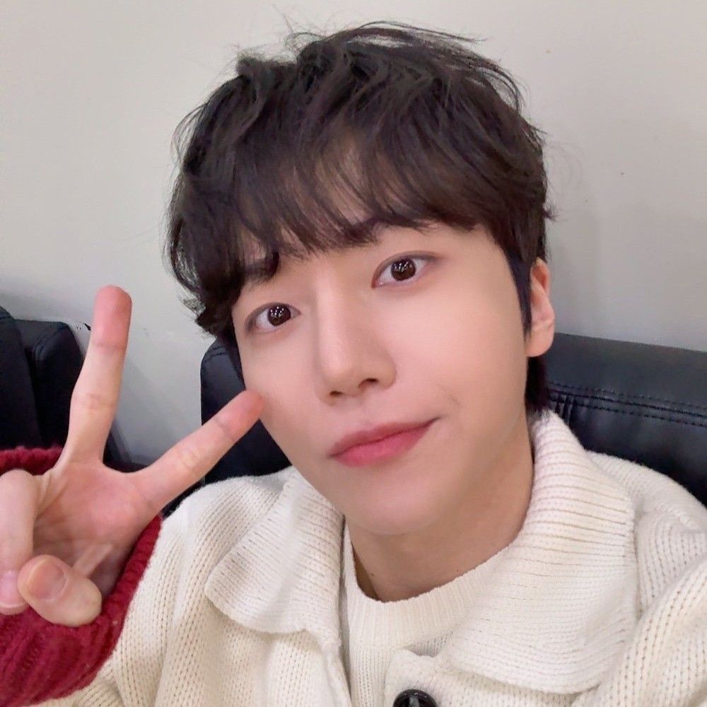 Foto aktivitas terbaru Jinho (PENTAGON)