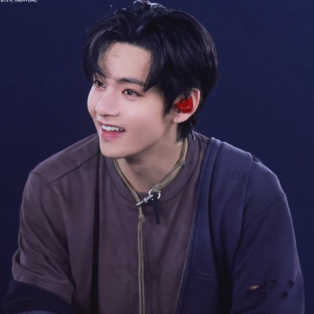 Behind-the-scenes cut of V (BTS)