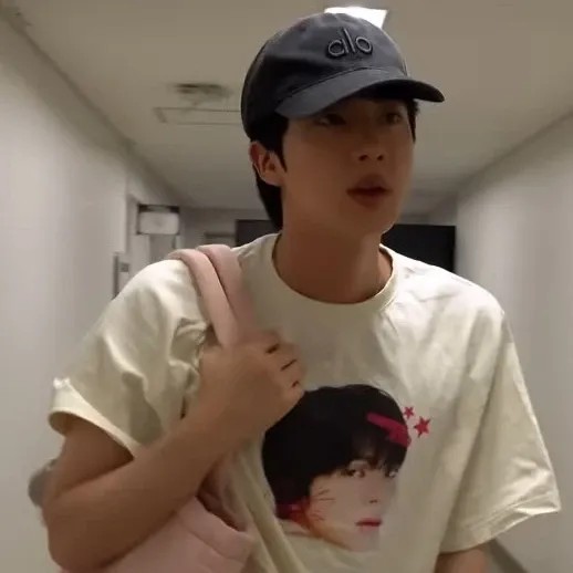 진 (방탄소년단) 최근 활동샷