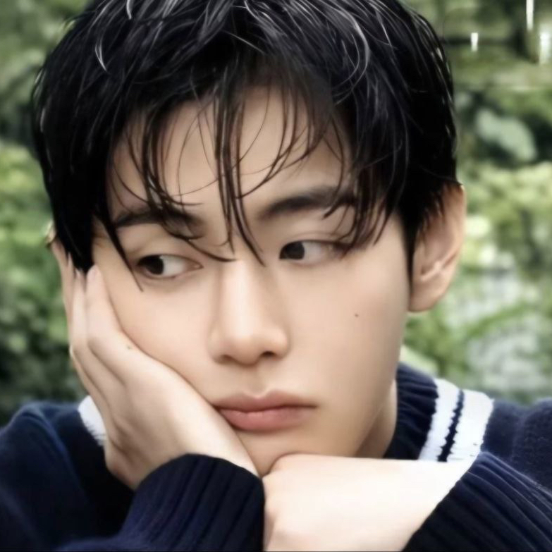 뷔 (방탄소년단)의 최신 사진