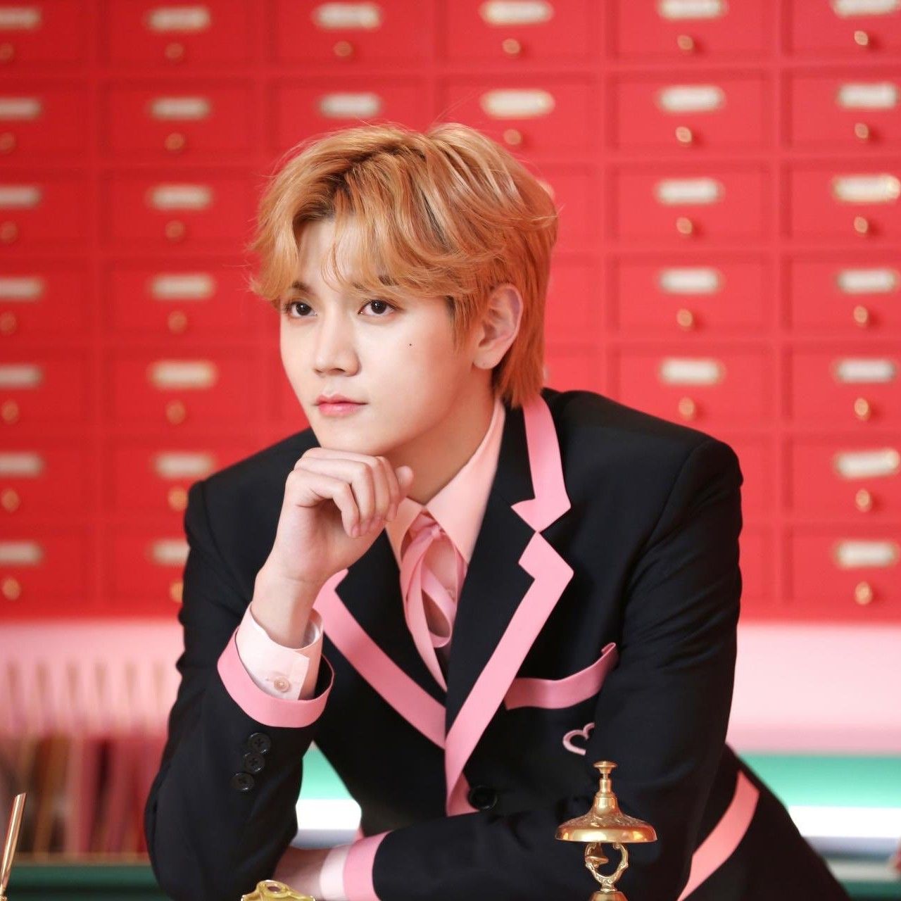 Behind-the-scenes cut of REN