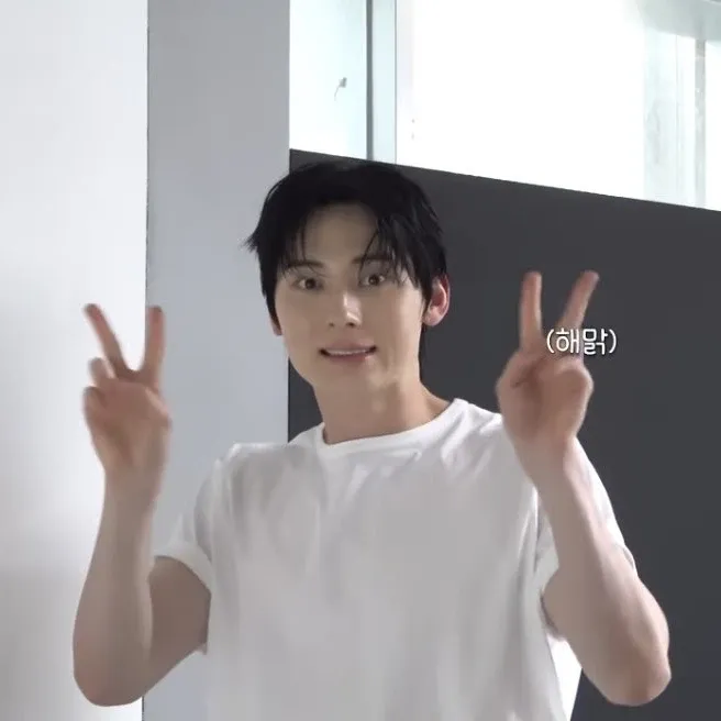 Behind-the-scenes cut of Hwang Minhyun