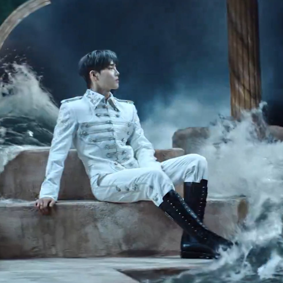 Latest photo of Suho (EXO)