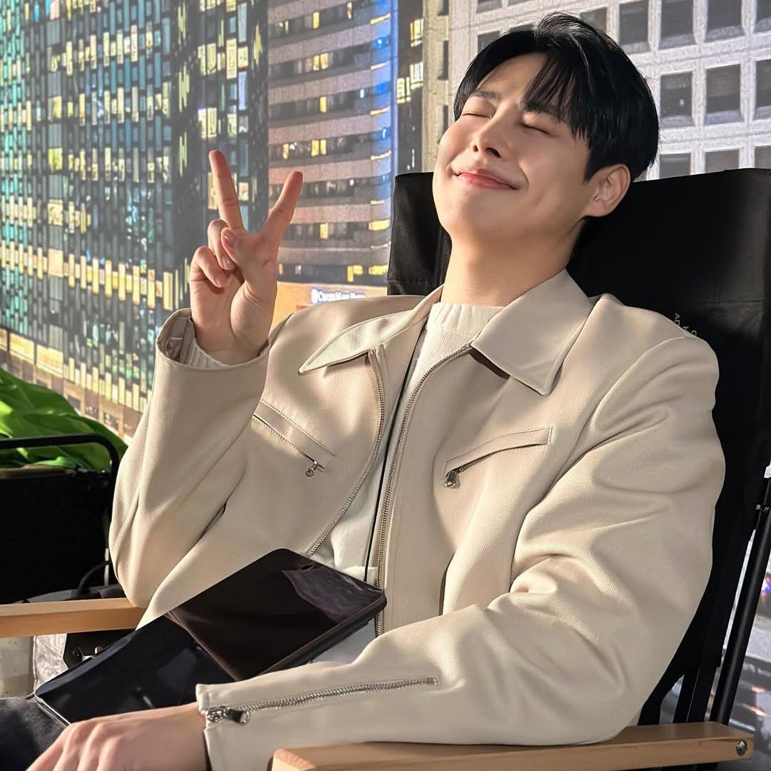 Behind-the-scenes cut of Choi Byungchan