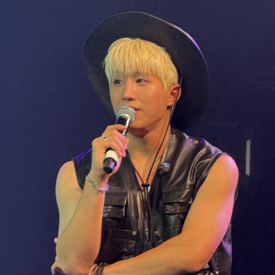 A moment captured by Jinjin (ASTRO)'s fan