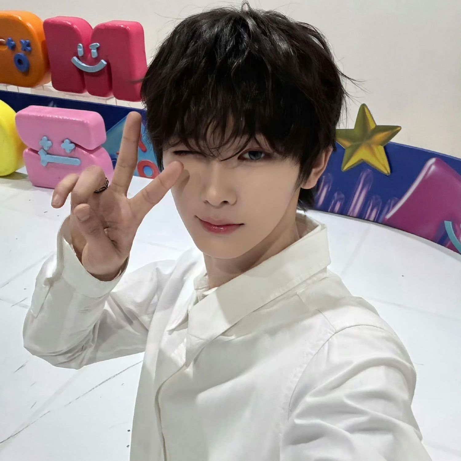 A moment captured by Zhou Anxin (ALPHA DRIVE ONE)'s fan