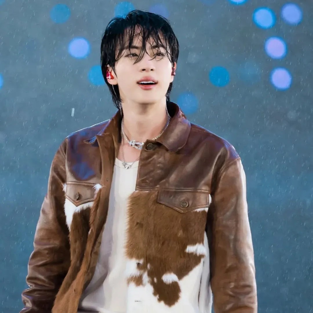 Foto aktivitas terbaru Jin (BTS)