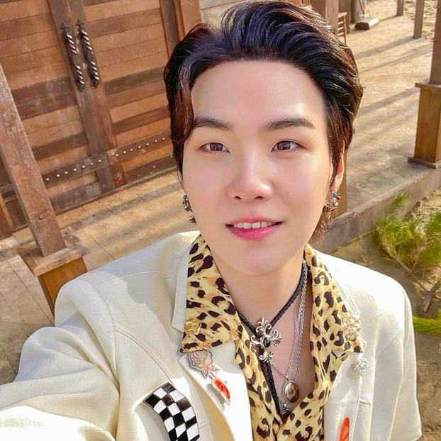 Foto aktivitas terbaru SUGA (BTS)
