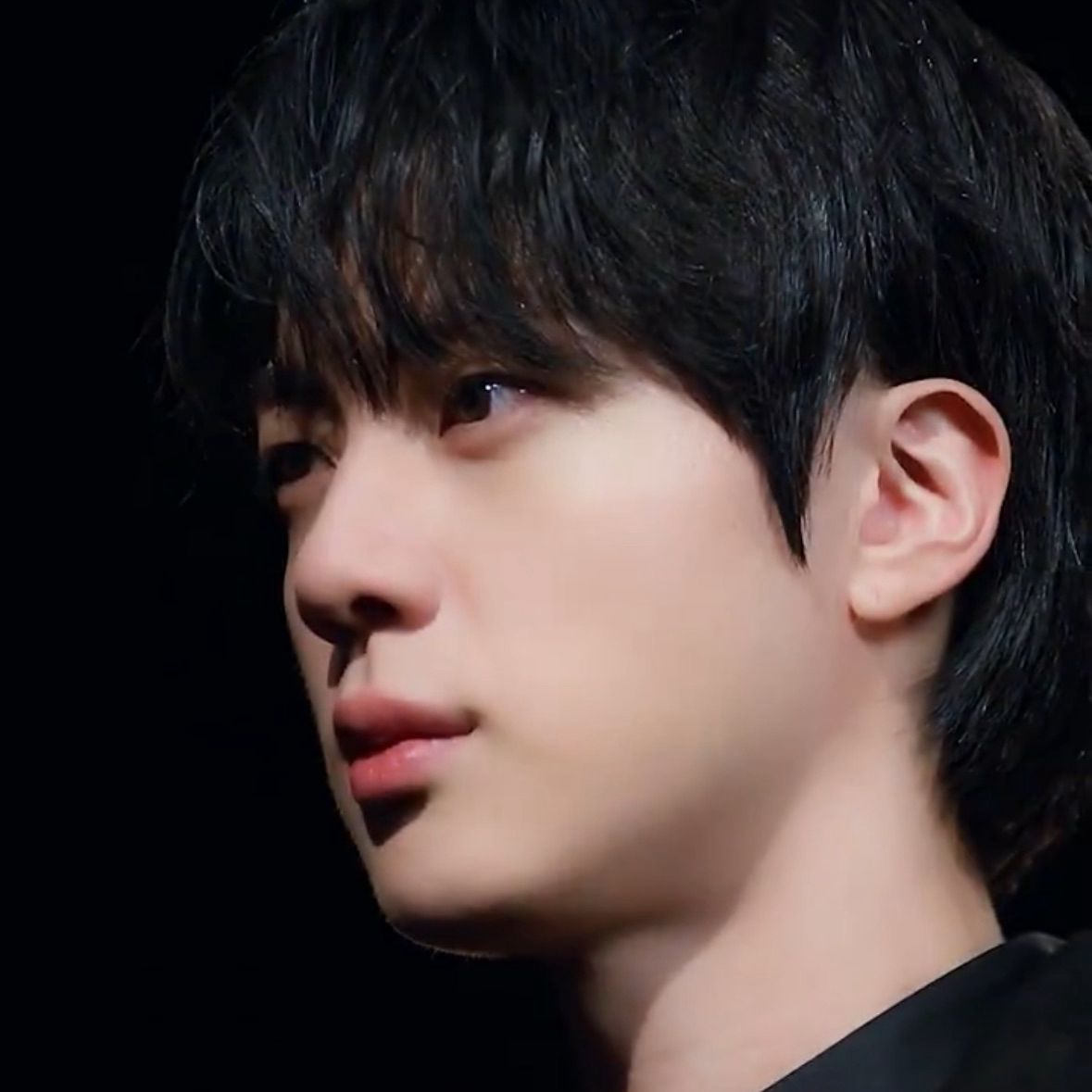 Foto aktivitas terbaru Jin (BTS)