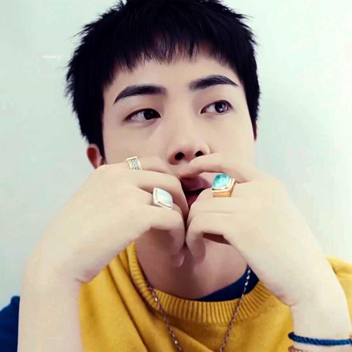 Foto aktivitas terbaru Jin (BTS)