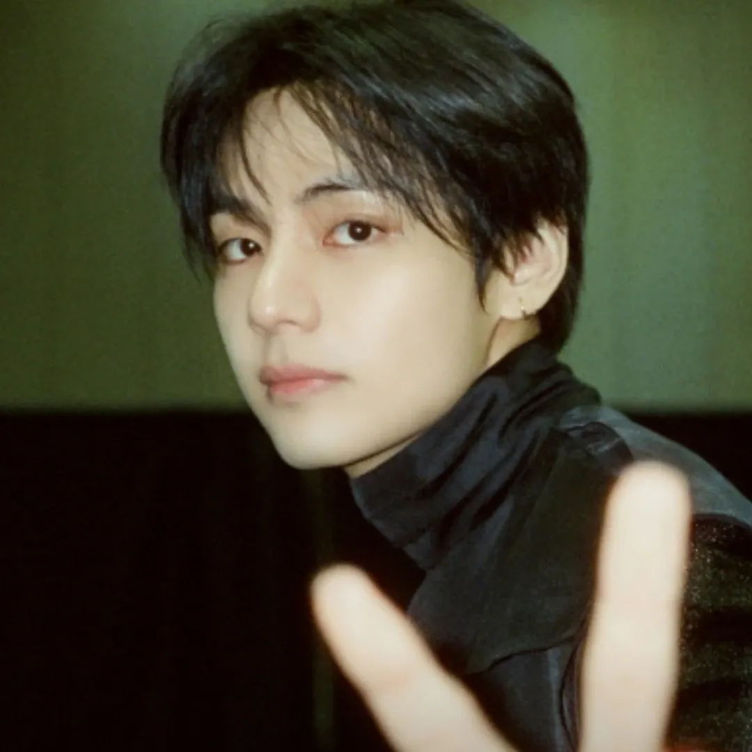 뷔 (방탄소년단)의 최신 사진