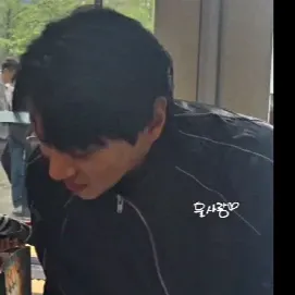 Behind-the-scenes cut of Hwang Chiyeol