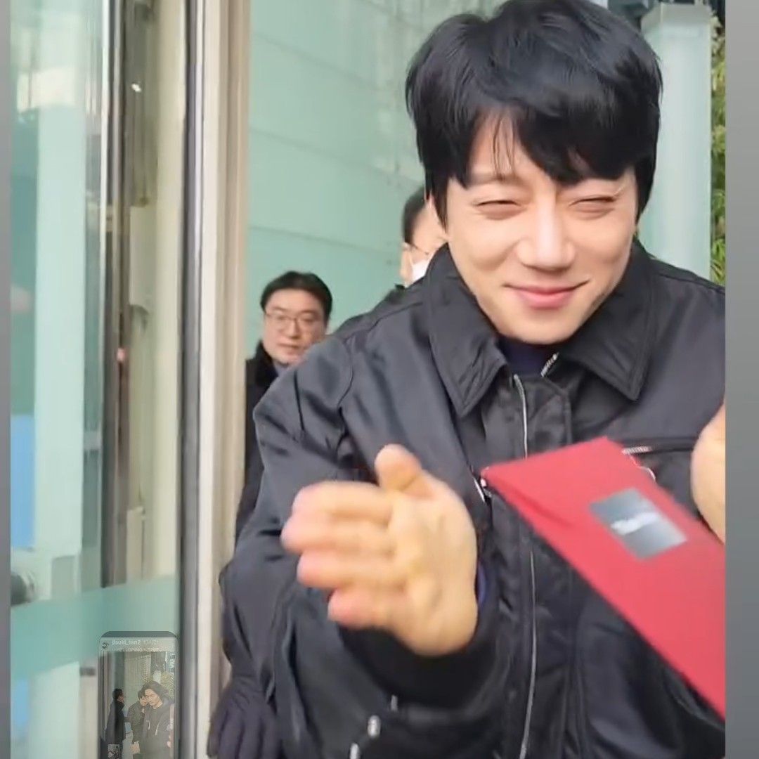 Latest photo of Hwang Chiyeol