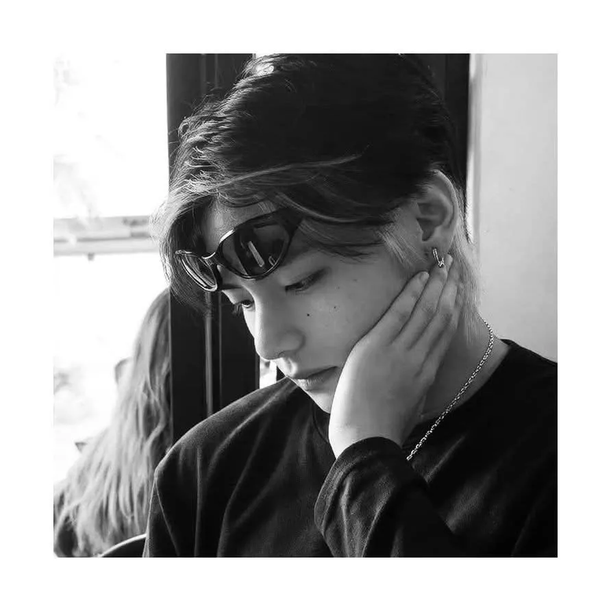 뷔 (방탄소년단)의 최신 사진